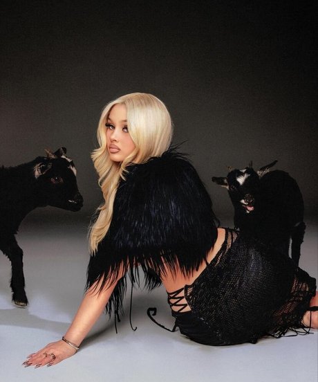 Alabama Barker model sexy pictures