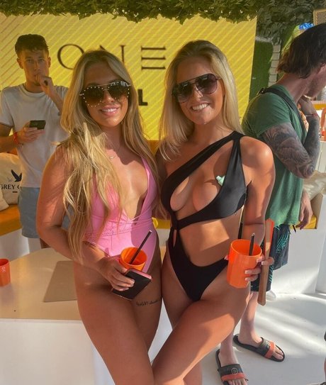 Chloe Burns pornstar art photos