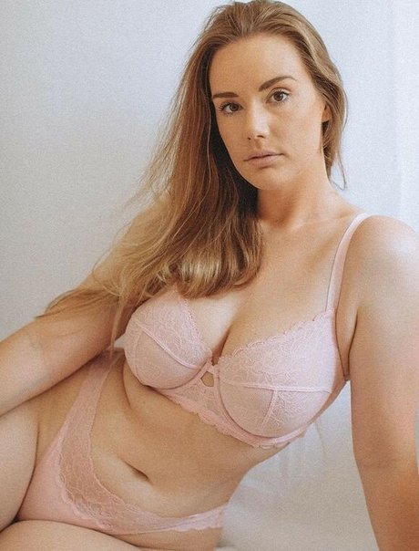 Amelia Jaane nude model archive