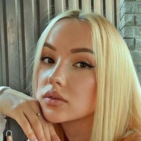 kriss0leoo naked actress gallery