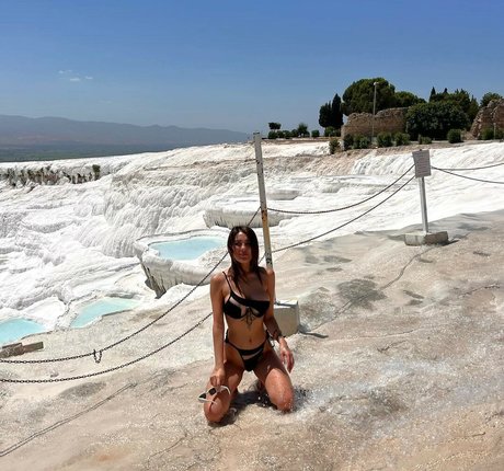 iz bendim naked model galleries