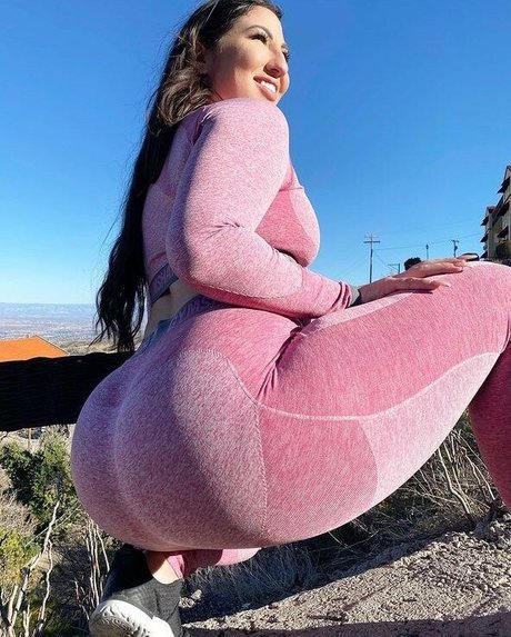 Hannah Nichole Kast art actress pic