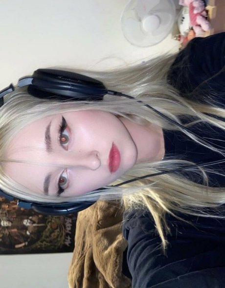 Allykitti erotic actress img