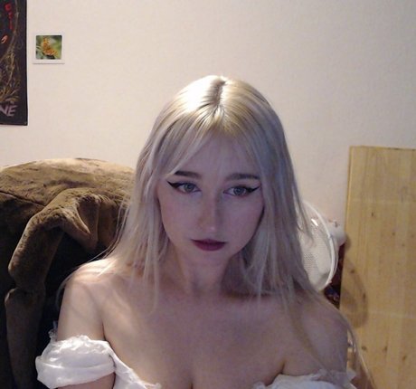 Allykitti beautiful model picture