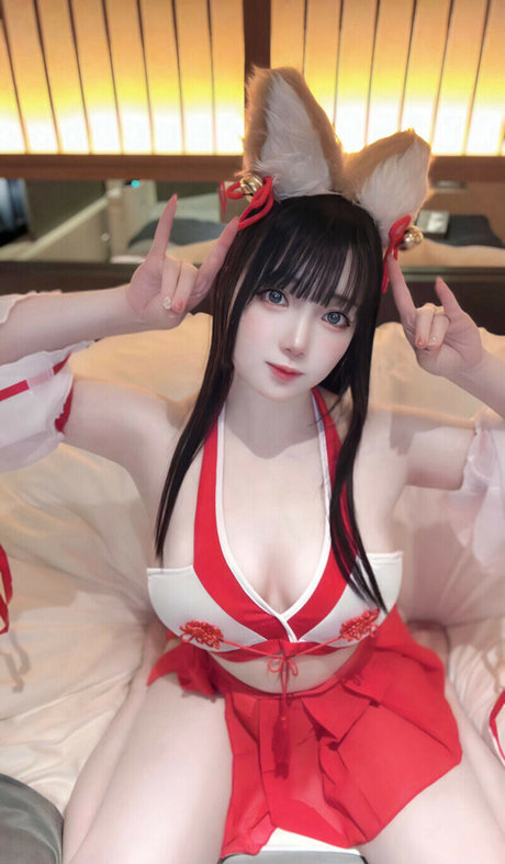 Puutin cos art actress pic