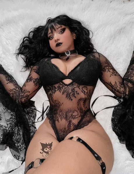 unholyybunnyy model hd pic