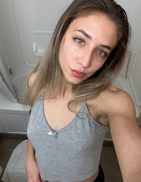 YellowMinimum6204 hd pornstar photo