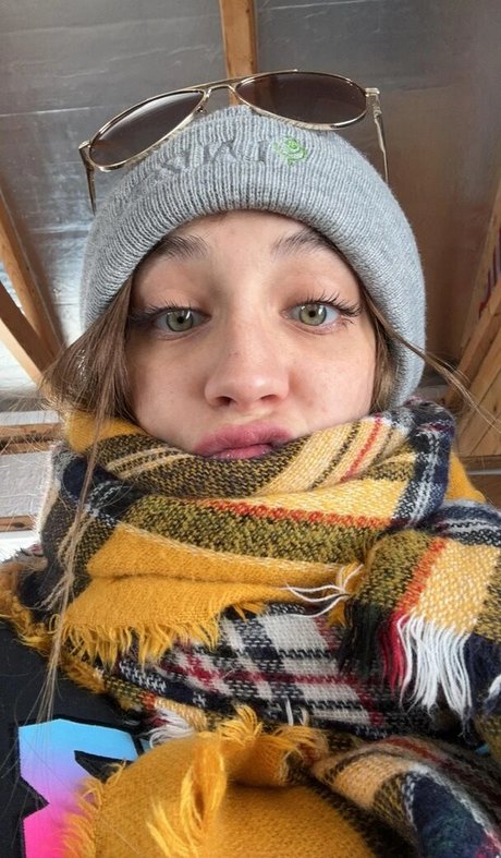 YellowMinimum6204 sexy pornstar image