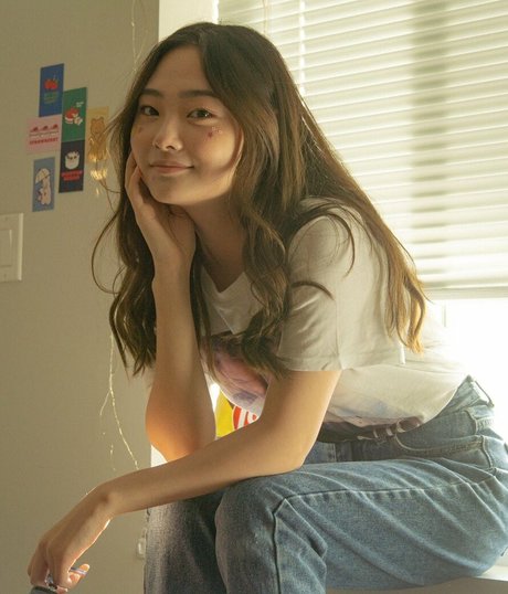 esblee model exclusive image