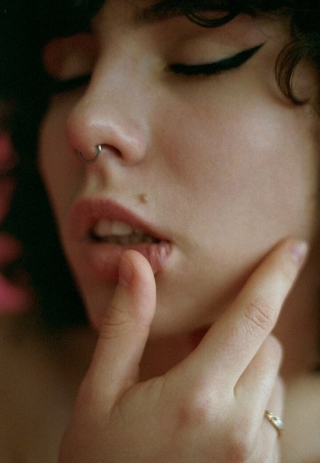 curlywiktoria naked star pic