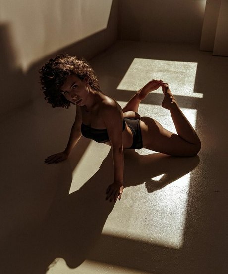 curlywiktoria pornographic star picture