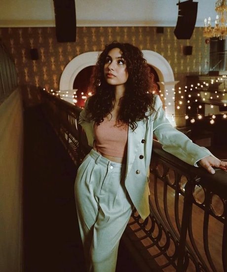 Alessia Cara pretty star pics