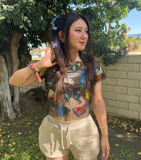 JisuArtist erotic model pics