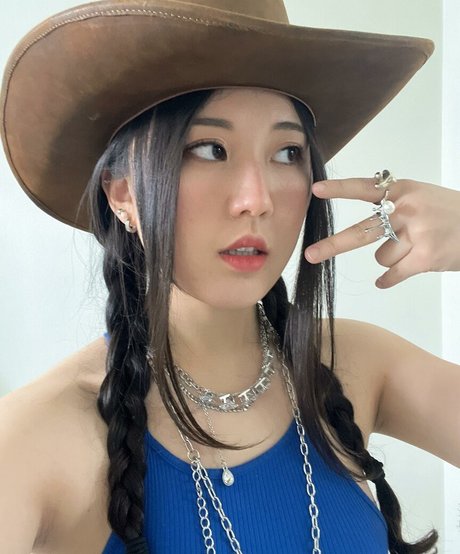 JisuArtist star beautiful pics