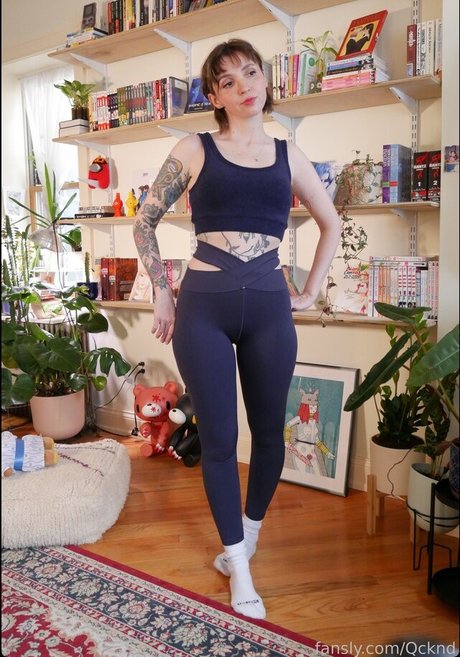 Qcknd pornographic model pics