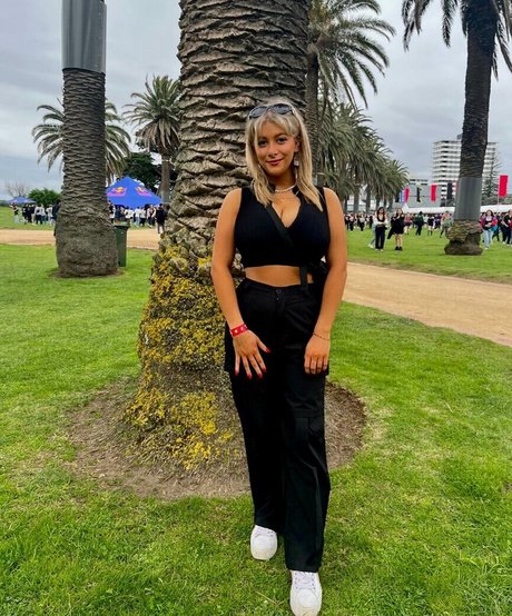 Becca M exclusive star picture