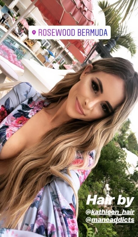 Amanda Stanton model best images