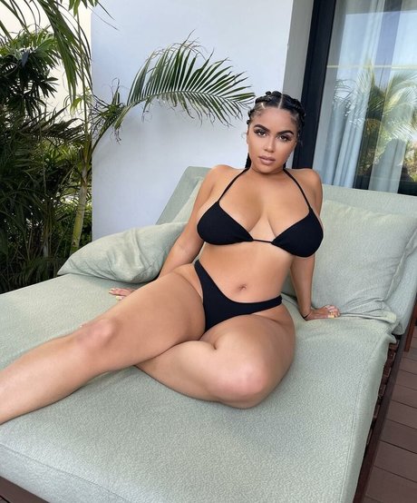 Jessenia Rebecca exclusive star image