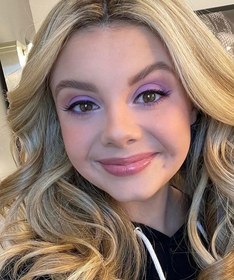 Mallory James Mahoney star hot picture