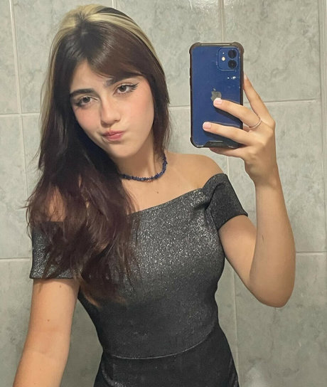 aangelarrochista sexy model pic