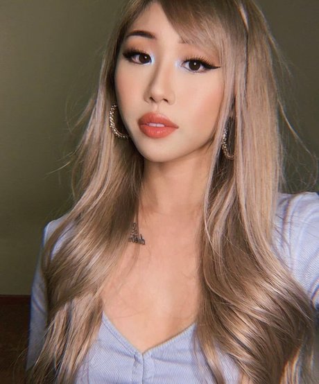 kayla vy erotic model picture