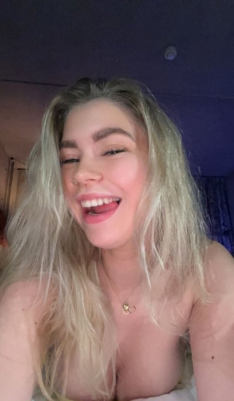 Bouncyloon porn model img