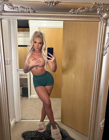 charstevesxo hot model pic