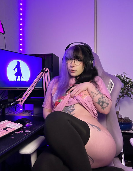 eviemischiev hd actress photos