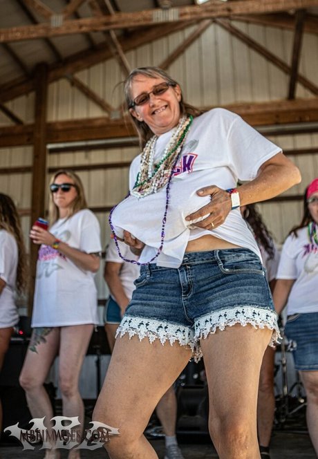 Busty Petra pornstar top photo