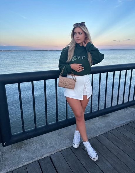 Caitlin Betterly pretty pornstar img