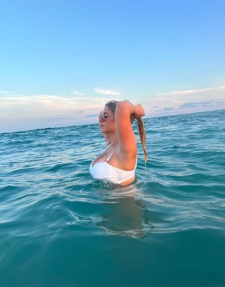 Caitlin Betterly nice model images