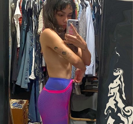 nosheylin model nude images