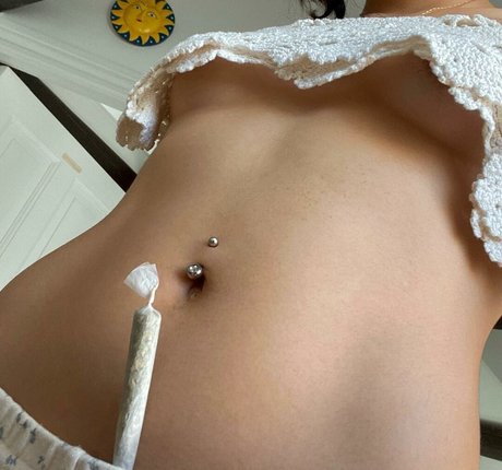 nosheylin star naked picture