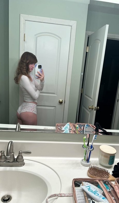 Marie Love best model image