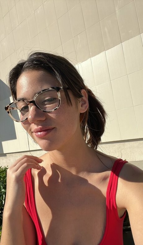 Ellie Nova star pretty pics