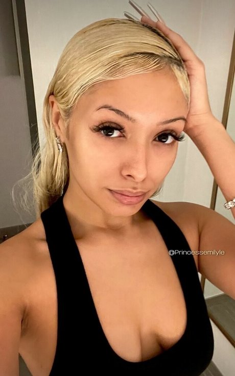 princessemily model nude pictures