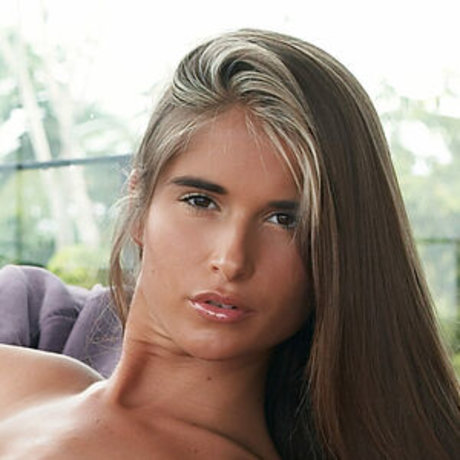 Nikola Jiraskova art star archive