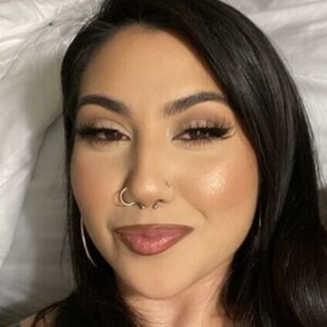 missnalgonadtx nude model image