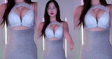 Serimm11 model free pic