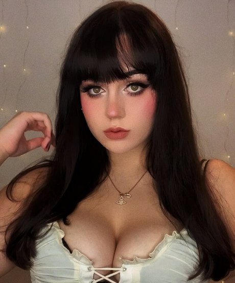 Lularobs beautiful model pic