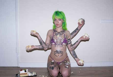 Avalon Valore model nice pics