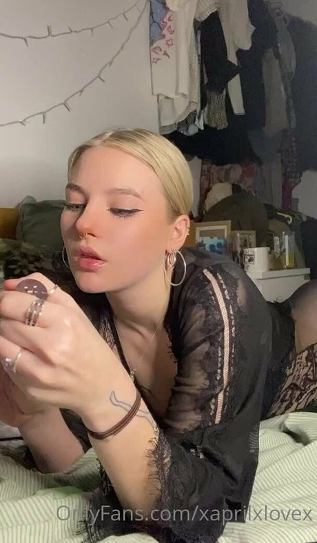 AprilLove UK exclusive star pic