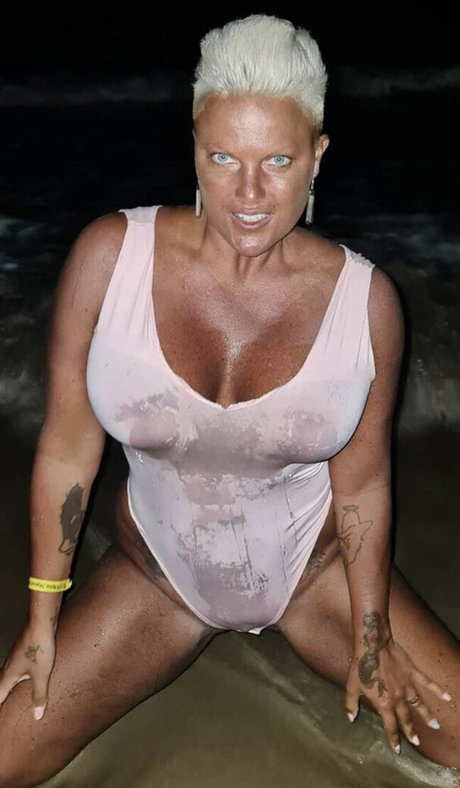 Caroline Oberg pornstar sexy img