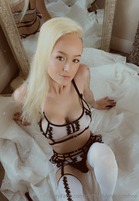 definitelynotlurn star nudes photos