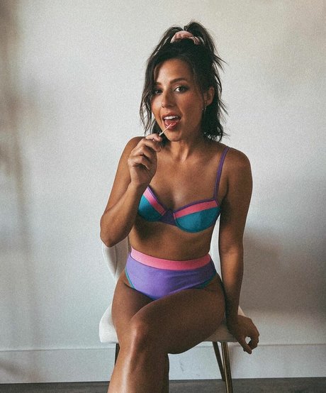 Katie Thurston model high quality pictures