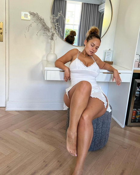 Pamela Alexandra model best pics