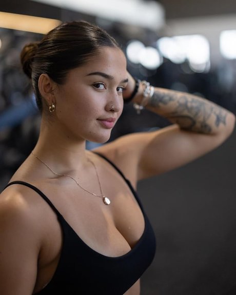 _izzyflannery_ pornographic actress pics