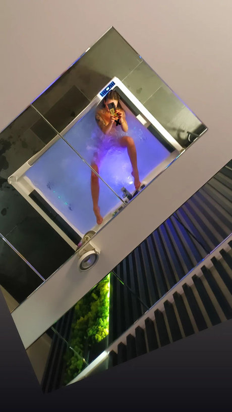 Sweeeti Carolovcutie perfect actress image