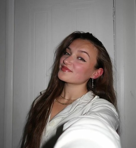 Skye Upshall xxx model image