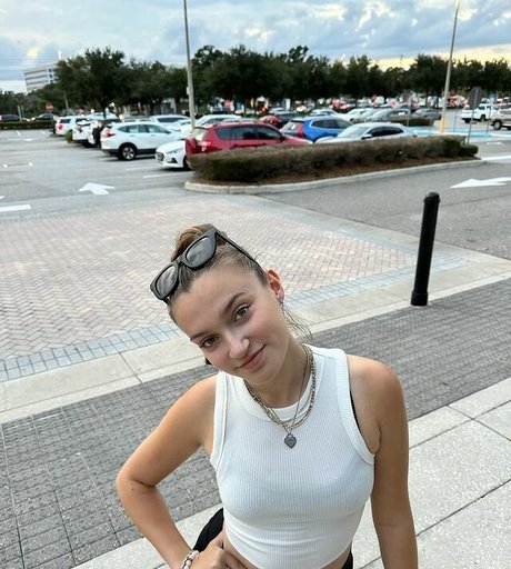 Skye Upshall star art pictures